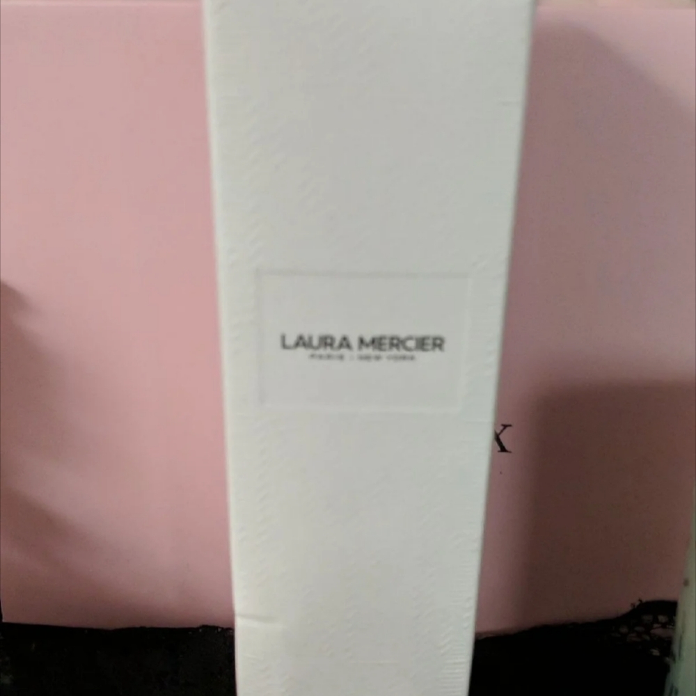 Laura Mercier Balancing Foaming Cleanser